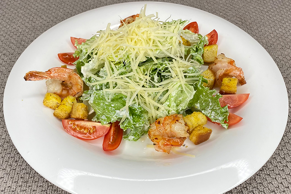 Салат Цезарь с креветкой. Салат Цезарь с креветкой.